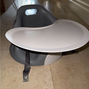 Uppababy seat with tray and straps